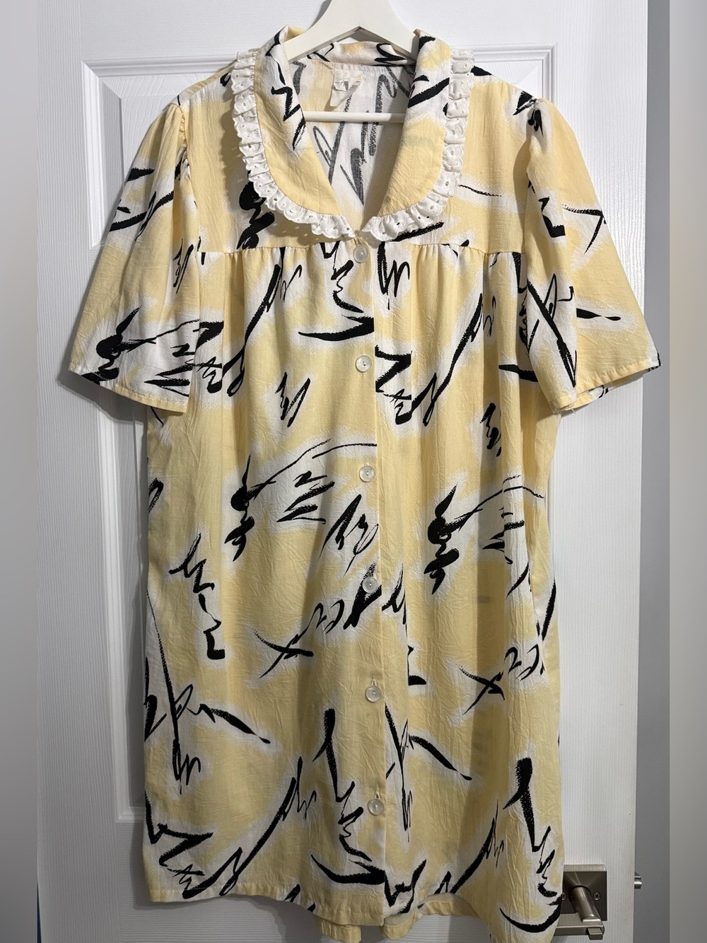 Mr. Robert Vintage button down day dress